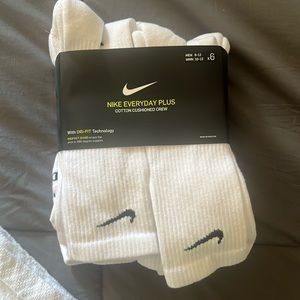 NEW Nike Dri-Fit Crew Socks - 6 pack